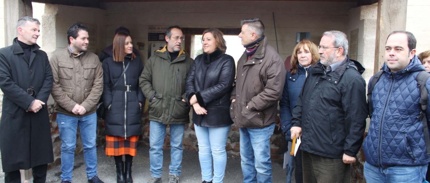 Autoridades asistentes a la inauguración de la ruta inclusiva por el sitio histórico de la batalla de Alarcos.