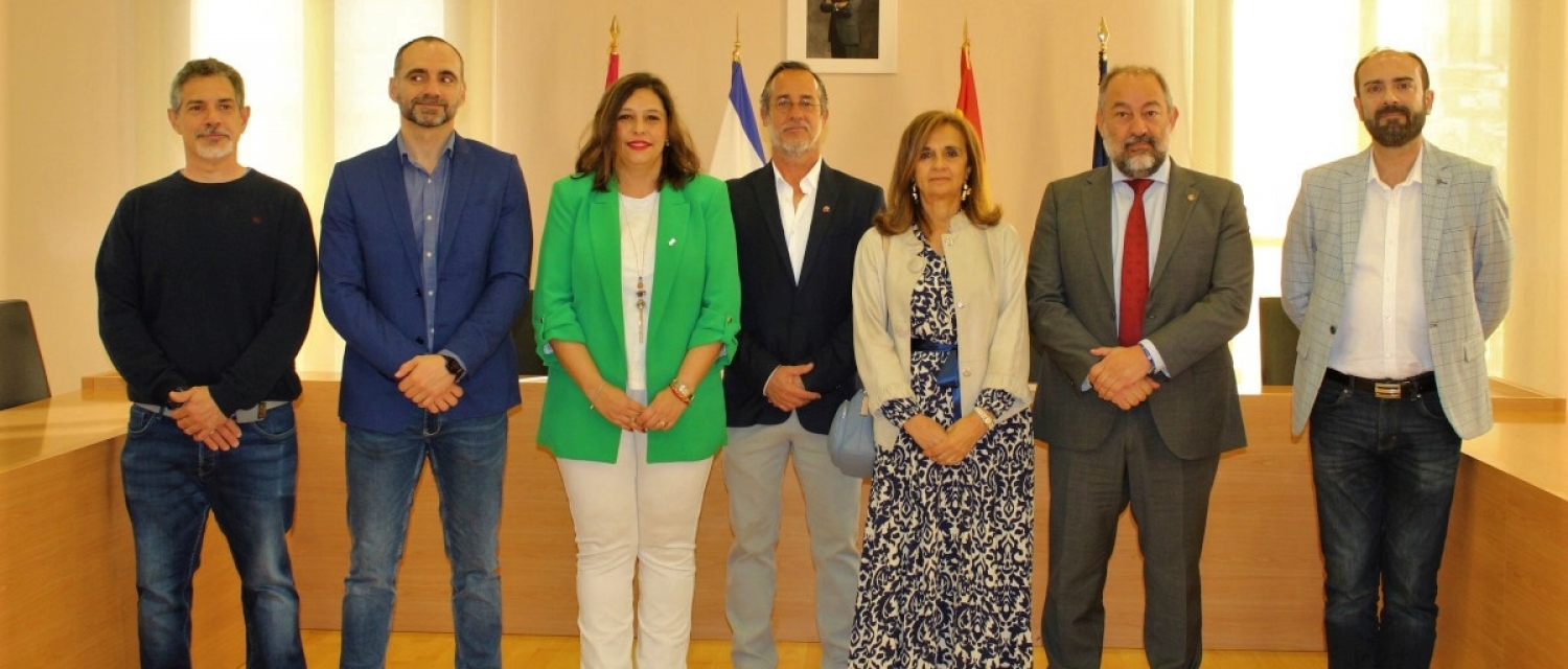 De izq a dcha: Raúl Vicario, José Antonio Castellanos, Ana Muñoz, Luis Alberto Lara, Charo García, Julián Garde y David Rodríguez